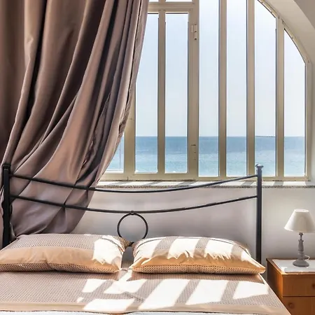 Maravola On The Beach, Parking & Wifi Holiday home
