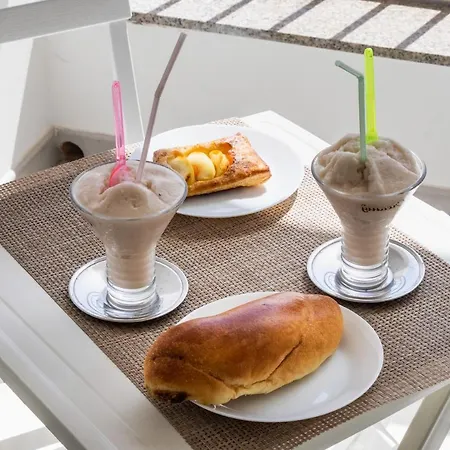 Maravola On The Beach, Parking & Wifi