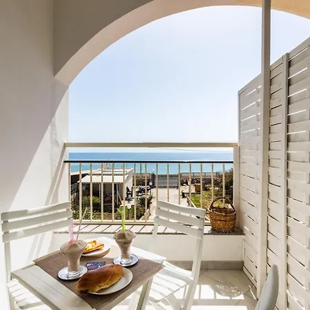 Maravola On The Beach, Parking & Wifi