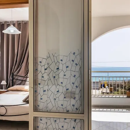 Holiday home Maravola On The Beach, Parking & Wifi