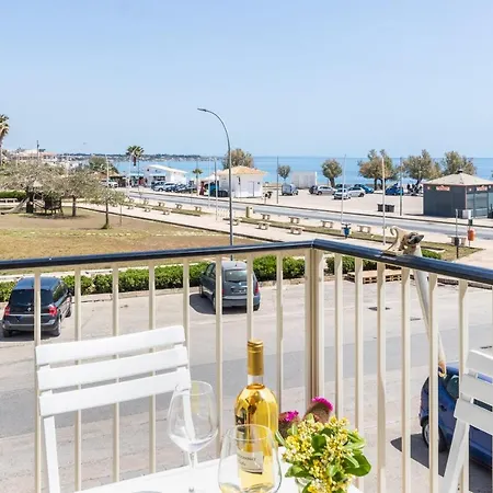 Maravola On The Beach, Parking & Wifi